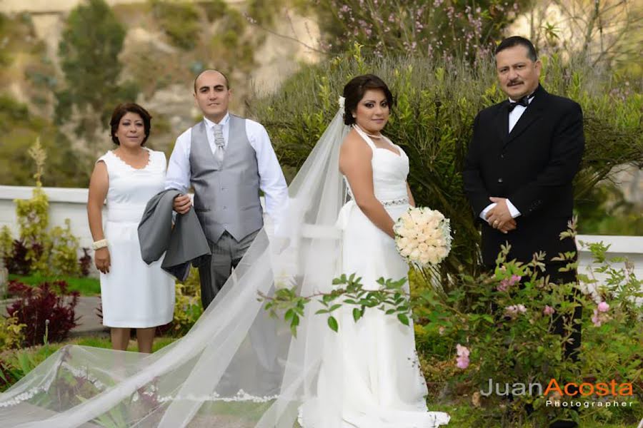 Wedding photographer Juan Carlos Acosta Minchala (acostaminchala). Photo of 4 August 2015