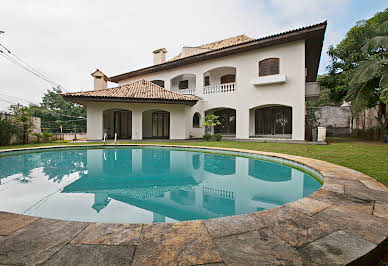 House with pool 14