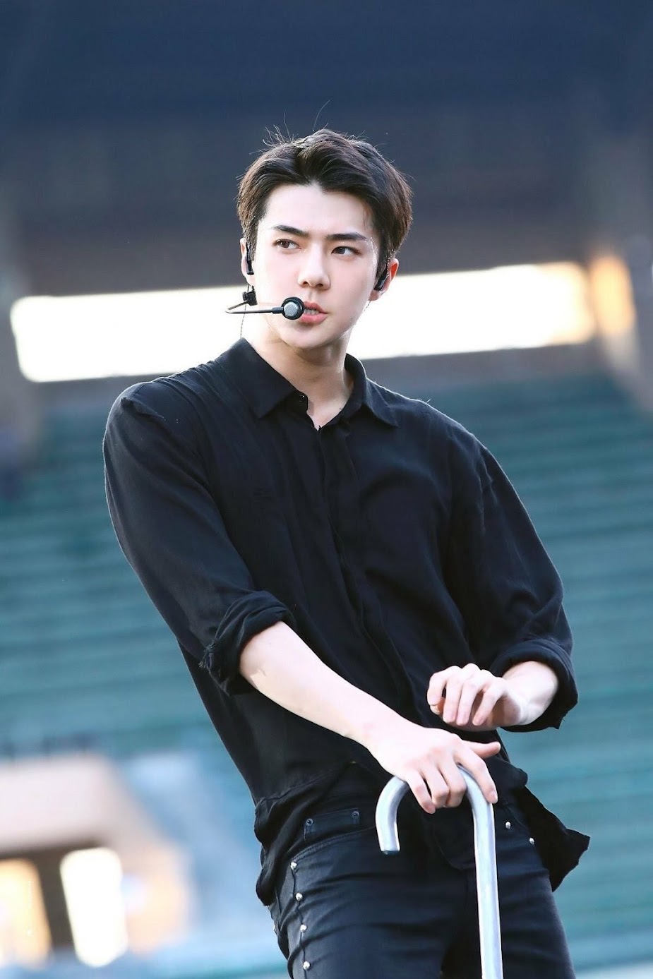 sehun shoulders