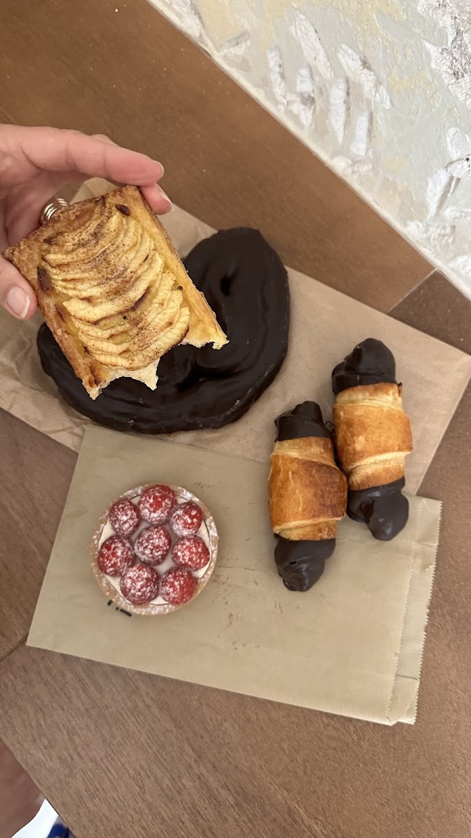 Chocolate cookie, cream pie, apple pastry and chocolate croissant