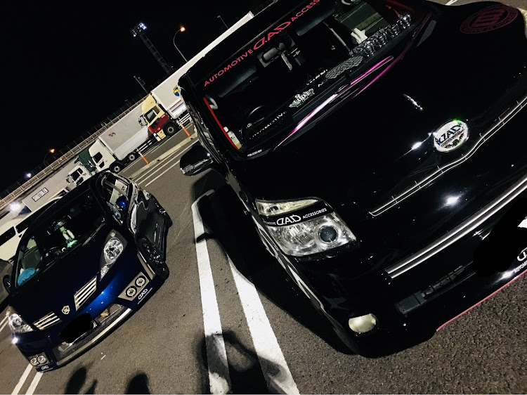 ヴォクシーのエムズガレージ・多賀SAに関するカスタム事例の投稿画像1枚目