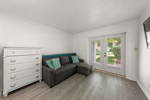 Apartment with pool 4