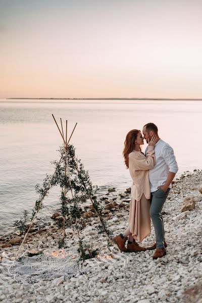 Fotógrafo de casamento Kseniya Frolova (frolovaksenia). Foto de 7 de janeiro 2020