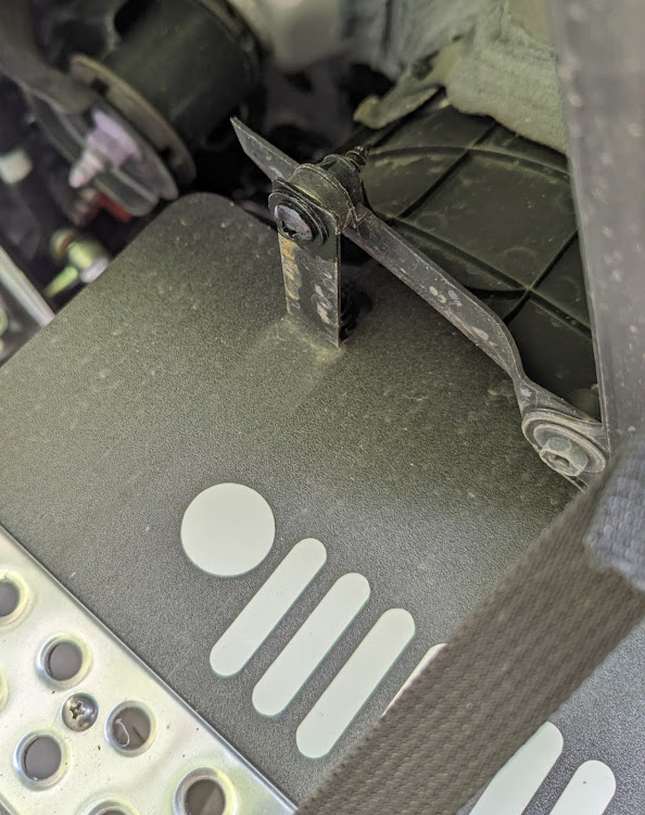 RAV4の洗車・マッドフラップ・ネジ錆・ネジ塗装に関するカスタム事例の投稿画像4枚目