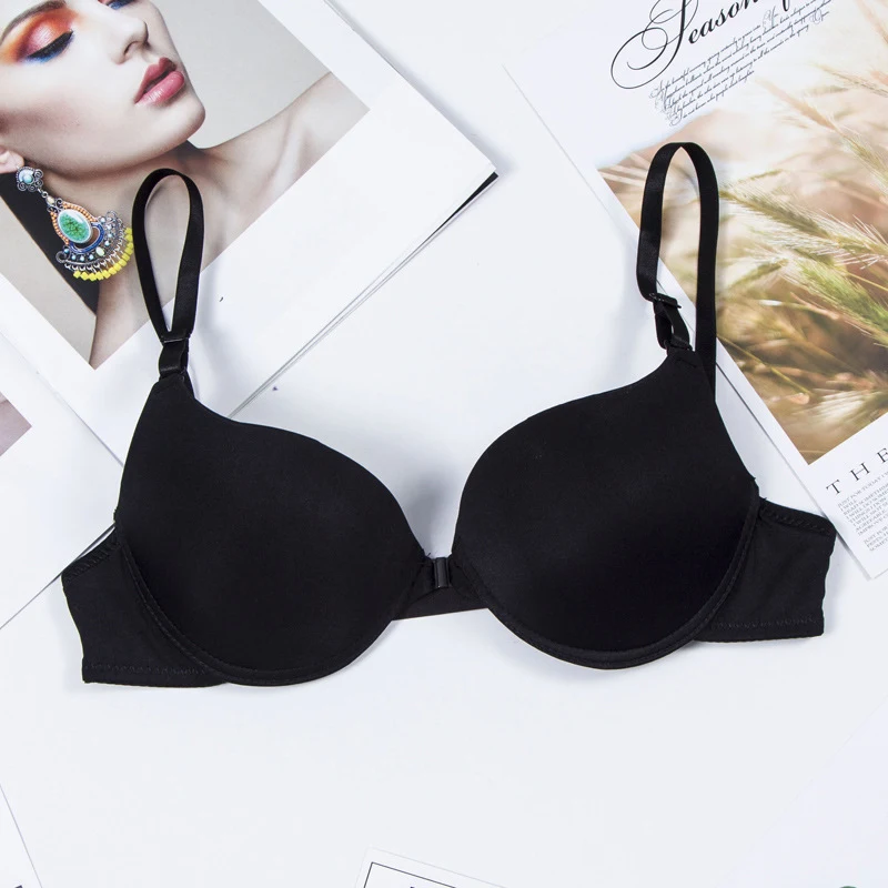Dames-BH met grote cups, eenvoudige push-up, geconcentreerd glanzend effect, gesp vooraan en gevormde rug.