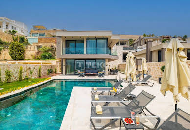 House with pool and terrace 4