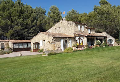 Maison avec piscine et terrasse 9