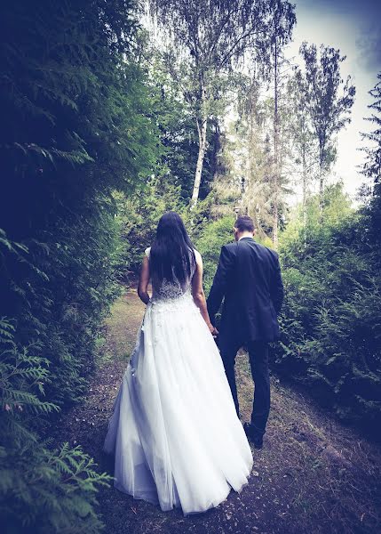 Fotógrafo de casamento Robert Mierzwiński (mrantoni). Foto de 13 de janeiro 2020