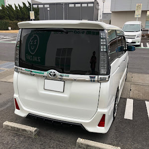 ヴォクシー ZRR80W