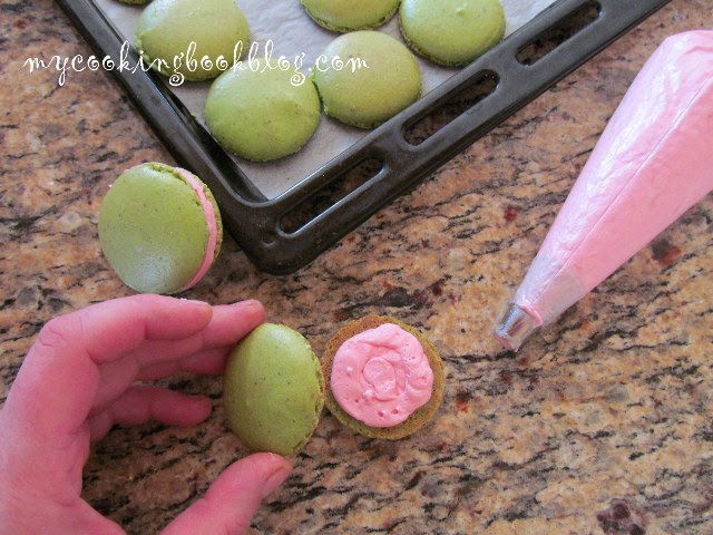 Персийски Макарони (Macaroons) с шамфъстък и аромат на роза 