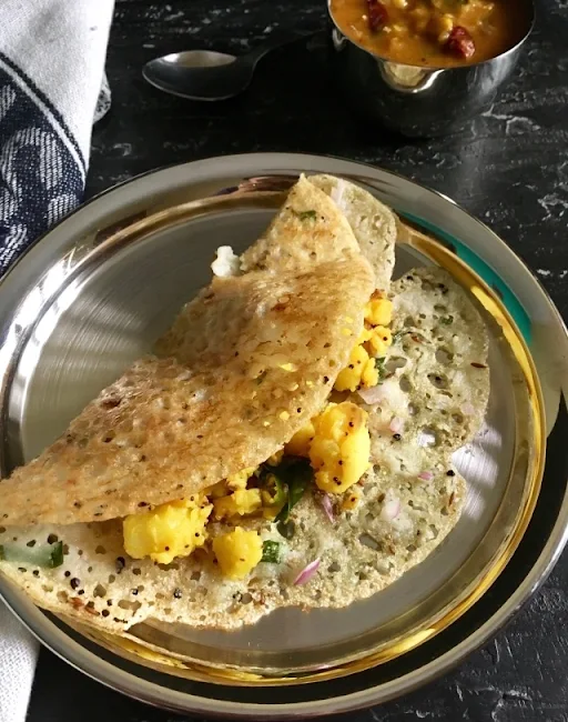 Erulli(Onion)Masala Dosai+Sambar, Chutney, Coconut Chutney & Gunpowder