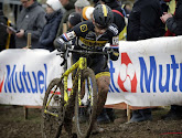 Materiaalpech houdt Wout van Aert van zege in Geraardsbergen