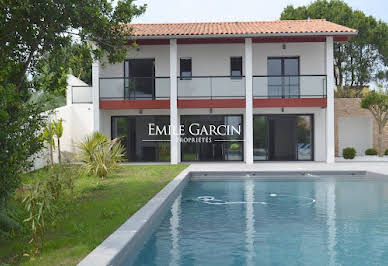 Maison avec piscine 2