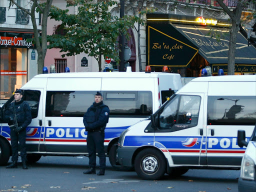 French police patrol the Bataclan concert hall following fatal shootings in Paris, November 14, 2015. /REUTERS