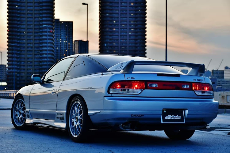 180SXの愛車のお尻はこんな感じ・空を撮る・辰巳第一PA・ひと昔前は平和だったに関するカスタム事例の投稿画像7枚目