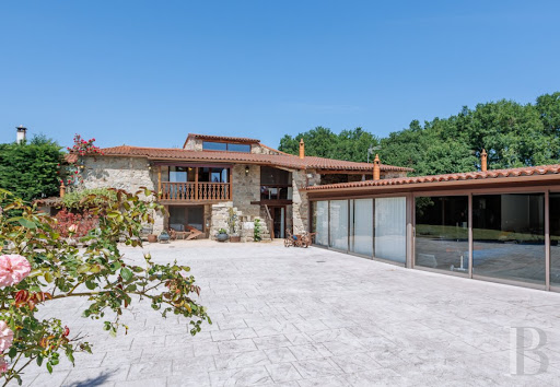 Maison contemporaine avec piscine et jardin 2