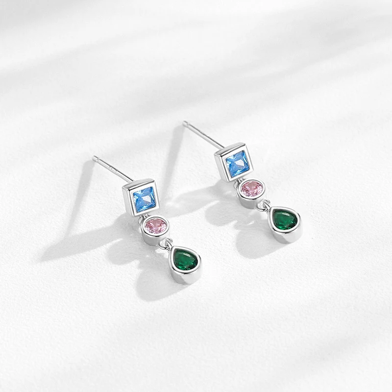 Collier et boucles d'oreilles carrés en argent S925, design géométrique zircon arc-en-ciel. Un ensemble élégant pour sublimer votre tenue.