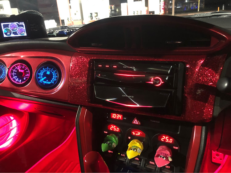 BRZのラメフレーク塗装・プロのお仕事に関するカスタム事例の投稿画像1枚目