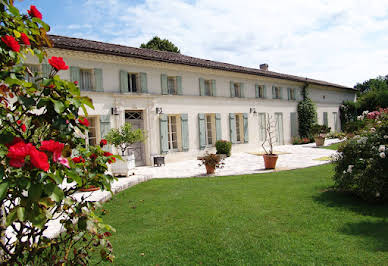 Propriété en bord de mer avec jardin 20