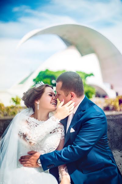 Fotógrafo de casamento Polina Poli (polinapoli). Foto de 9 de março 2020