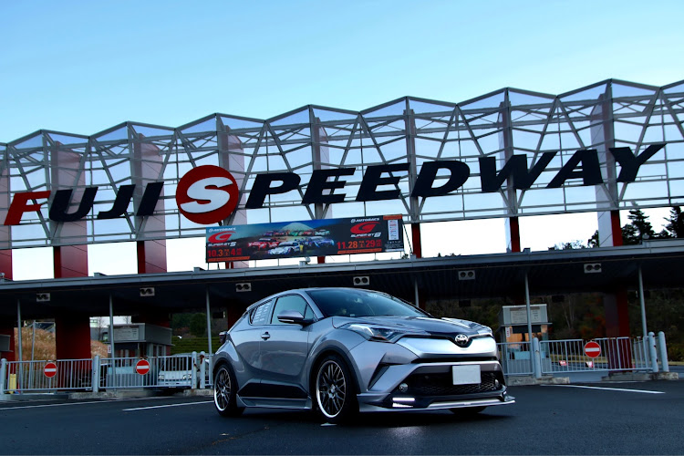 C-HRのC-HR・富士スピードウェイ・西ゲート前・お一人様撮影会・ジャパン峠プロジェクトに関するカスタム事例の投稿画像2枚目