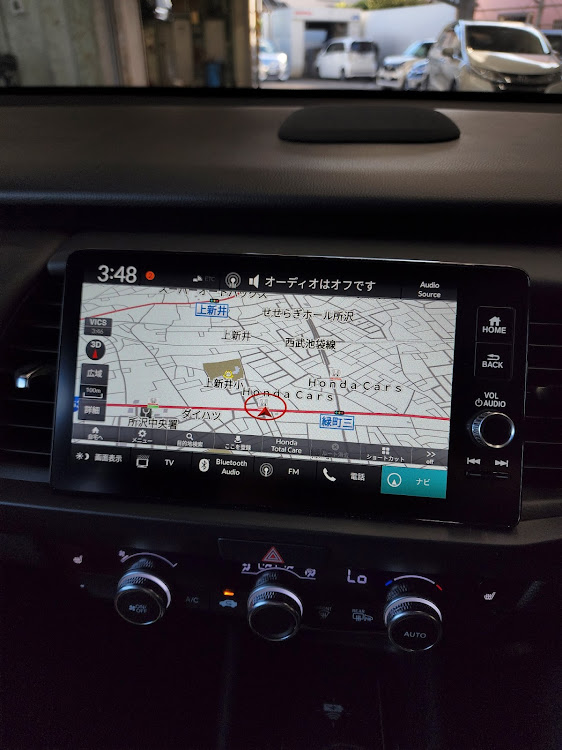 フィットの自宅の駐車場・ホンダのディーラー・ヴィゼルのハイブリッドのXの試乗車に試乗してみた。に関するカスタム事例の投稿画像8枚目