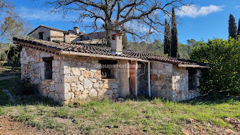 propriété à Saint-Paul-en-Forêt (83)