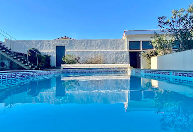 Seaside villa with pool and garden 2