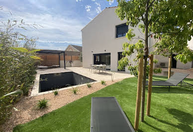 House with pool 2