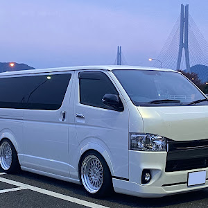 ハイエースバン TRH200V