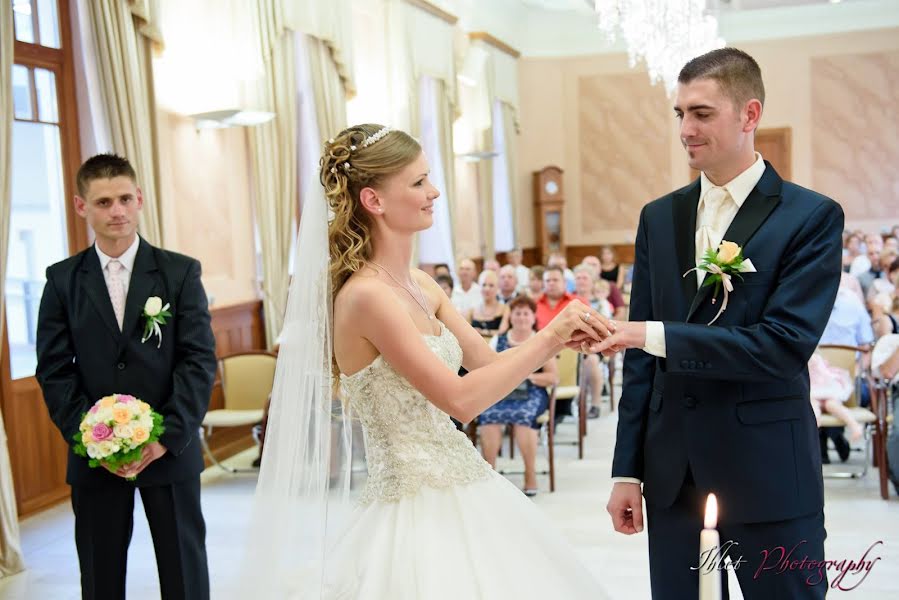 Fotografo di matrimoni Erika Baloghné Kerekes (ihlet). Foto del 3 marzo 2019