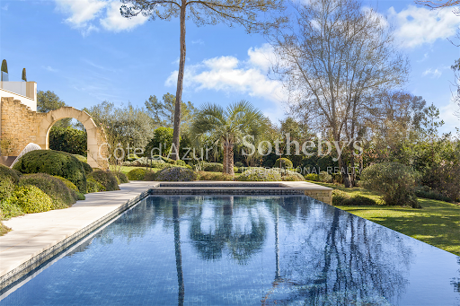 Villa with pool and terrace 2