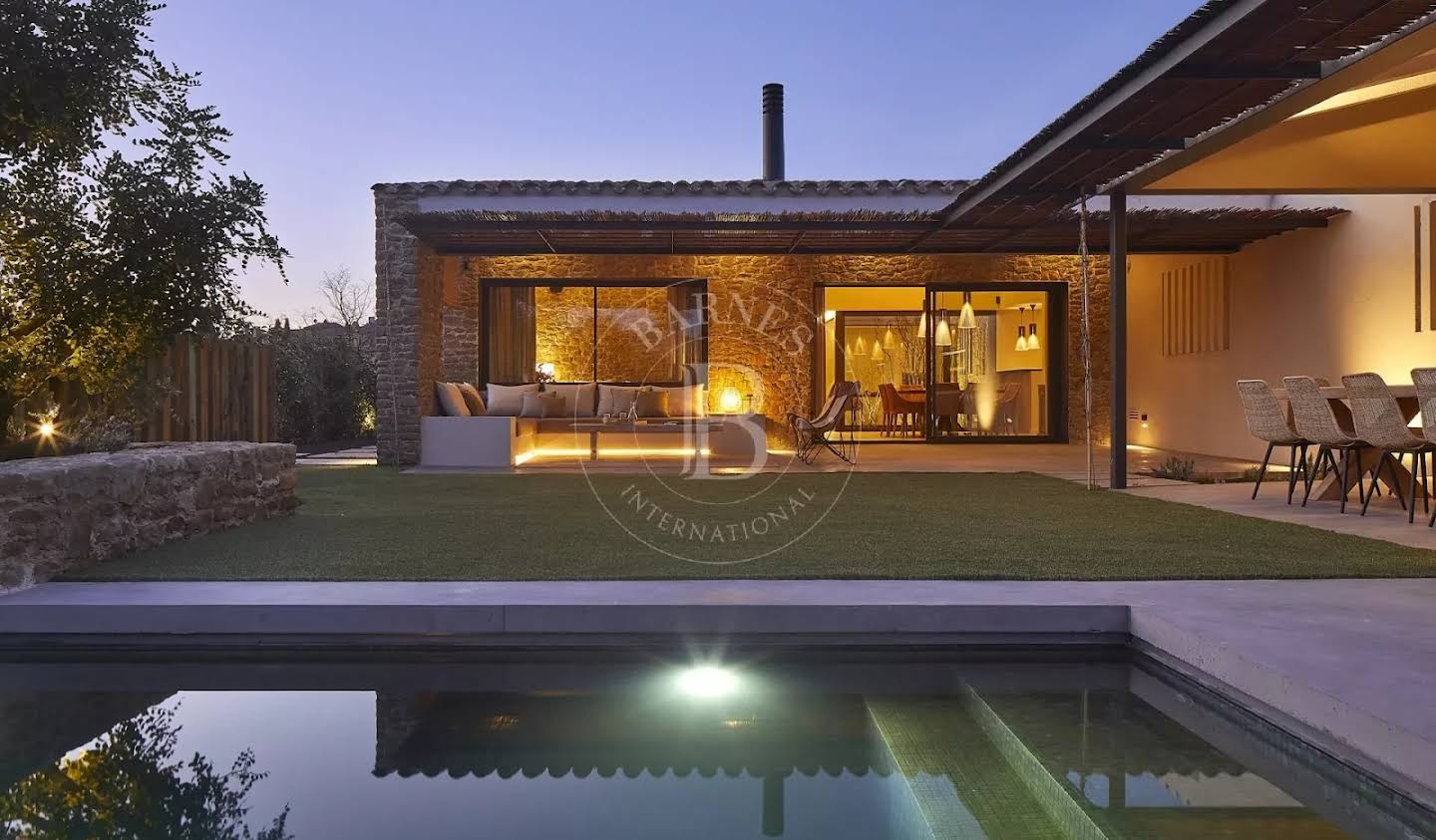 Villa with pool Peratallada