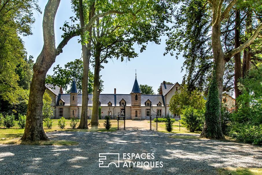 Vente château 18 pièces 403 m² à Segré (49500), 744 000 €