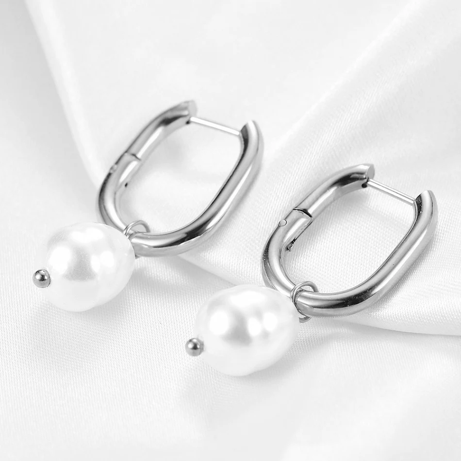 Boucles d'oreilles femme à clous en forme de U avec perles imitation creuses Élégantes et tendance, parfaites pour sublimer votre style avec une touche de sophistication.