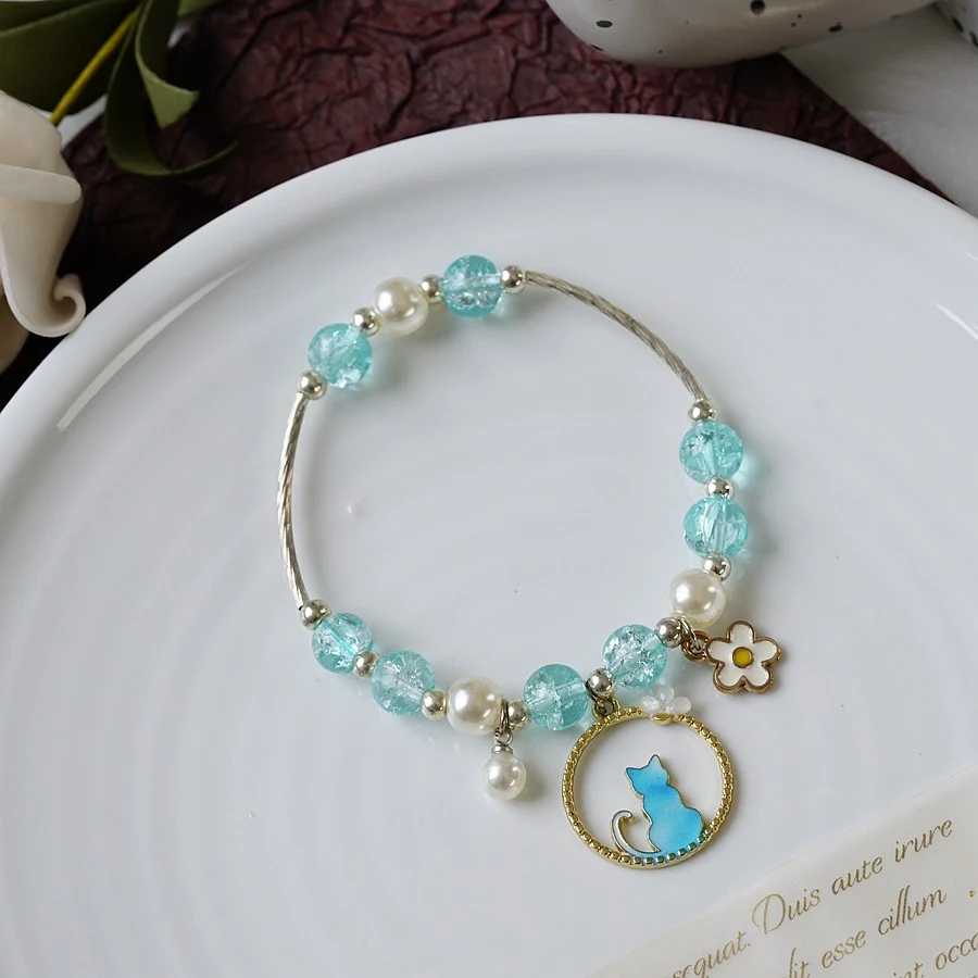 Bracelet femme perles et cristaux, un bijou élégant et scintillant pour sublimer toutes vos tenues, parfait pour les occasions spéciales et les soirées.