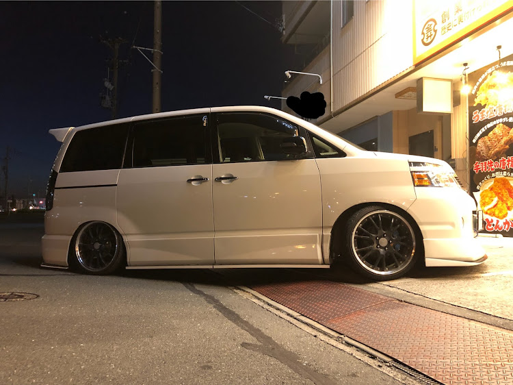 ヴォクシーの夕陽とコラボ・定時上がり・立体駐車場の屋上・晴れ予報・着地詐欺に関するカスタム事例の投稿画像6枚目