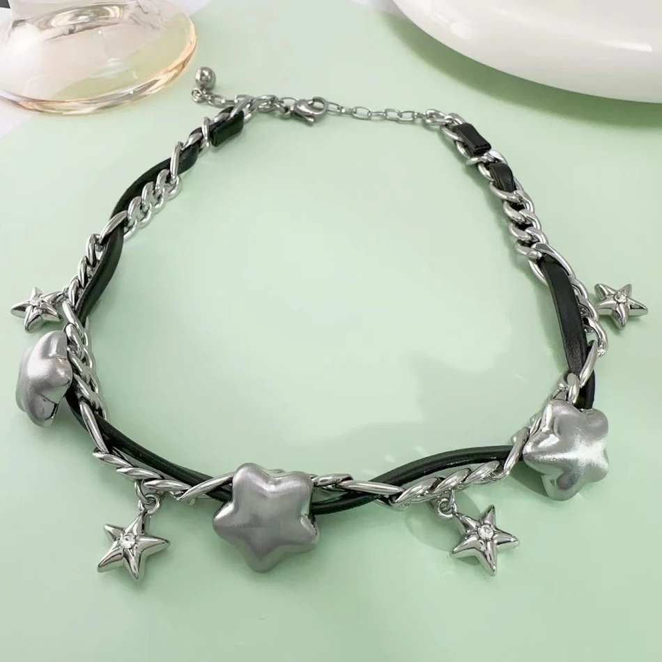 Damesmode stiksels sleutelbeen ketting. Accentueer uw sleutelbeen met deze modieuze ketting. Een stijlvol accessoire voor een elegante uitstraling.