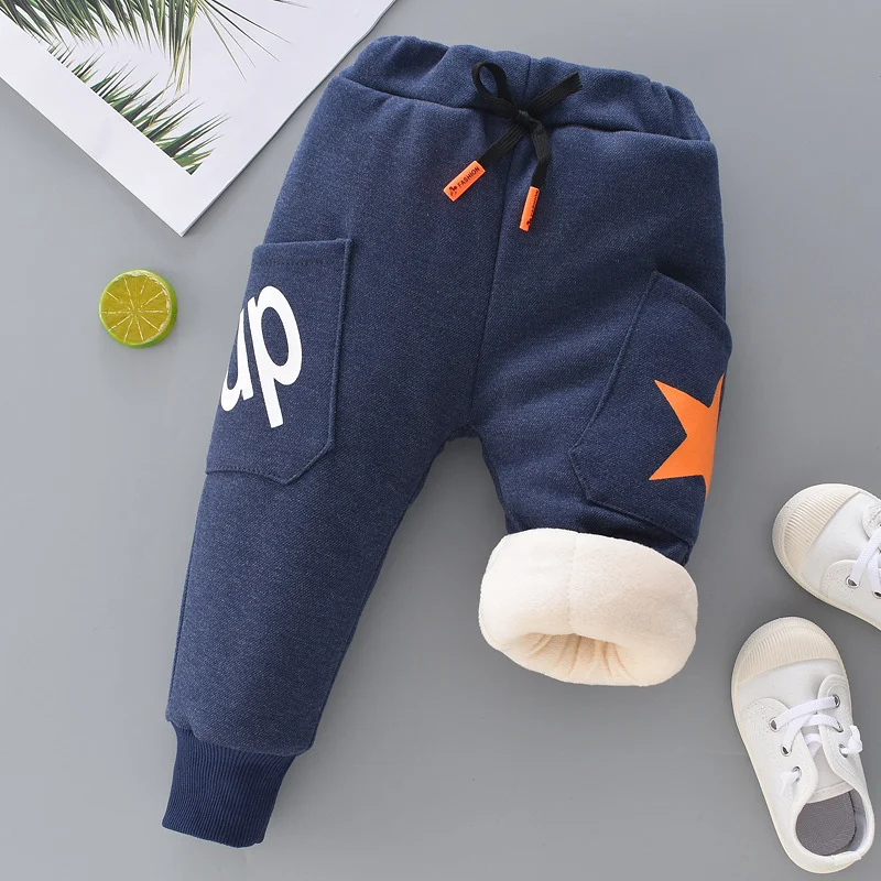 Warme babybroek met fleece voering en padding voor meisjes. Ideaal voor de winter, zacht en comfortabel om je baby warm te houden.