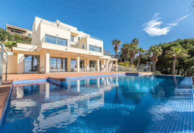 Maison avec piscine et terrasse 2