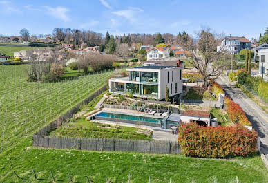 House with pool and garden 8