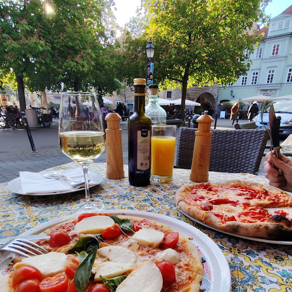 Pizza Caprese mit glutenfreien Teig/Zutaten