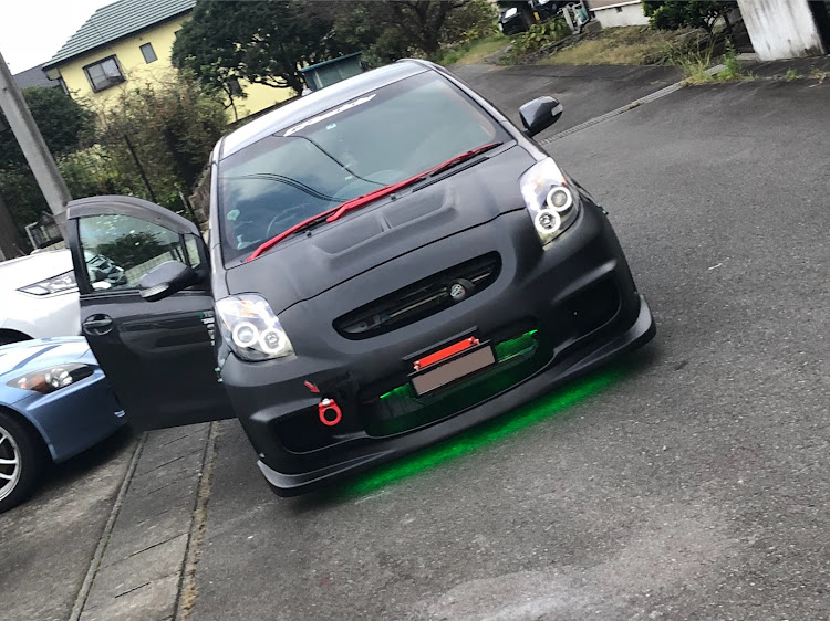 ヴィッツのDIY・フロントバンパー交換・フロントバンパー塗装・エムズガレージに関するカスタム事例の投稿画像1枚目