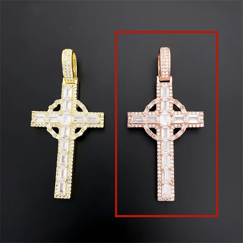 Vergoldeter Kreuz-Anhänger mit Zirkonia – Funkelnder Schmuck für Damen und Herren. Ein Geschenk mit Stil und Bedeutung