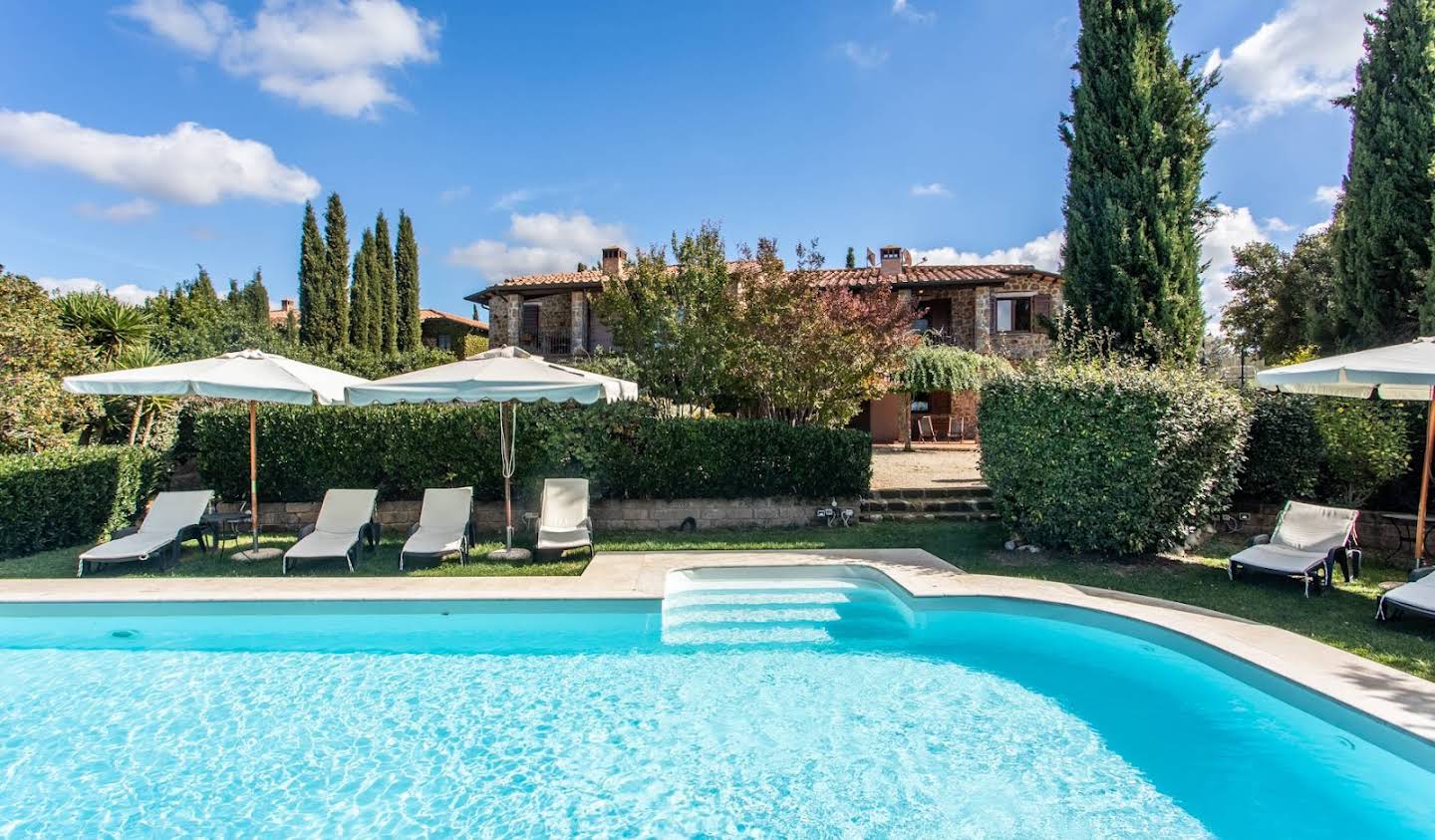 Corps de ferme avec jardin et piscine Manciano