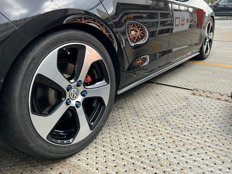ゴルフGTIのみんなでつくろうホイール図鑑・お題に乗っかってみた・Pokal GRB02・pokal DR4・pokal custom felgenに関するカスタム事例の投稿画像4枚目