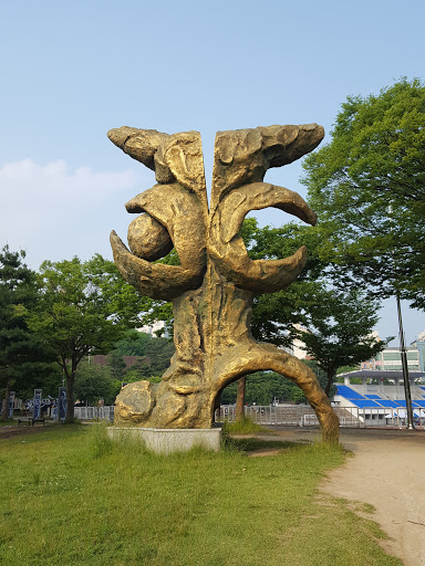 The Simbolic Sculpture of Chungbuk National University