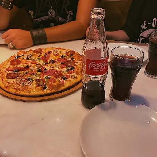 Chicken Tikka Pizza With Coke