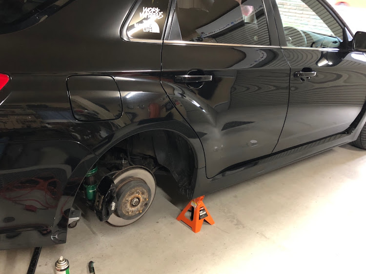 インプレッサ WRX STIのsubie・usdm・車高調整・冬支度完了・自己融着テープに関するカスタム事例の投稿画像1枚目