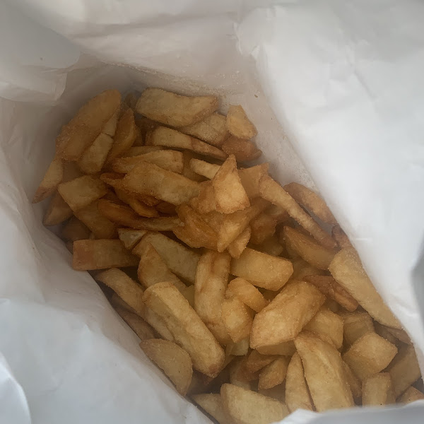 Gluten free Fryer for chips and vegan products. Really helpful owner and gf menu available. ALWAYS ask for gluten-free. See my tip below for information verified by the owner. Lush food! A* hygiene.